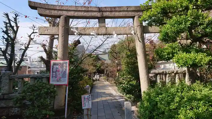 鳩森八幡神社の鳥居