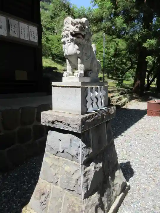 物部神社(石和町松本)の狛犬