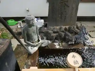 品川神社の手水舎