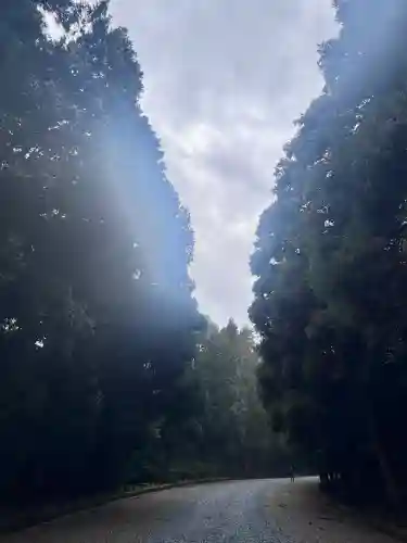 明治天皇伏見桃山陵の{uncategorized: "未分類", other: "その他", undefined: "問題あり", building: "その他建物", grave: "お墓", sacred_gate: "鳥居", guardian: "狛犬", statue: "像", buddha: "仏像", history: "歴史", nature: "自然", garden: "庭園", animal: "動物", pagoda: "塔", temizu: "手水舎", mountain_gate: "山門・神門", sanctuary: "本殿・本堂", subordinate: "末社・摂社", art: "芸術", scenery: "景色", jizo: "地蔵", ema: "絵馬", goshuin: "御朱印", omikuji: "おみくじ", items: "授与品その他", amulet: "お守り", goshuincho: "御朱印帳", eats: "食事", festival: "お祭り", votive_dance: "神楽", shichigosan: "七五三参", wedding: "結婚式", experience: "体験その他", initially: "初詣", around: "周辺", anti_infection: "感染症対策"}