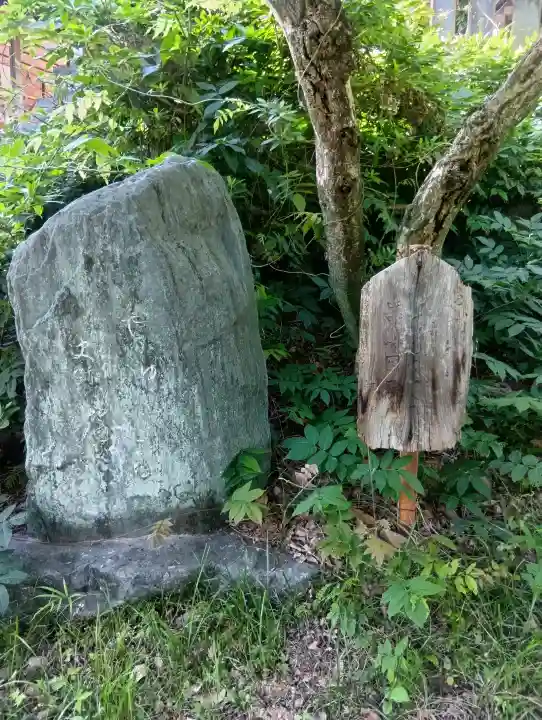 龍神神社の{uncategorized: "未分類", other: "その他", undefined: "問題あり", building: "その他建物", grave: "お墓", sacred_gate: "鳥居", guardian: "狛犬", statue: "像", buddha: "仏像", history: "歴史", nature: "自然", garden: "庭園", animal: "動物", pagoda: "塔", temizu: "手水舎", mountain_gate: "山門・神門", sanctuary: "本殿・本堂", subordinate: "末社・摂社", art: "芸術", scenery: "景色", jizo: "地蔵", ema: "絵馬", goshuin: "御朱印", omikuji: "おみくじ", items: "授与品その他", amulet: "お守り", goshuincho: "御朱印帳", eats: "食事", festival: "お祭り", votive_dance: "神楽", shichigosan: "七五三参", wedding: "結婚式", experience: "体験その他", initially: "初詣", around: "周辺", anti_infection: "感染症対策"}