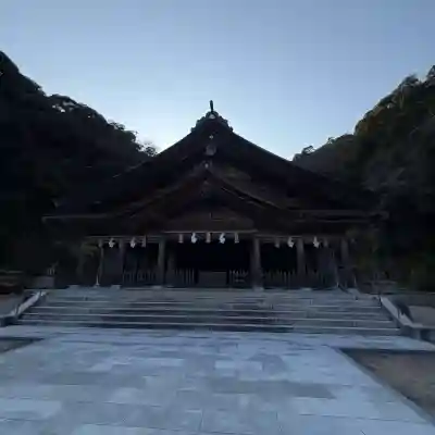 美保神社の{uncategorized: "未分類", other: "その他", undefined: "問題あり", building: "その他建物", grave: "お墓", sacred_gate: "鳥居", guardian: "狛犬", statue: "像", buddha: "仏像", history: "歴史", nature: "自然", garden: "庭園", animal: "動物", pagoda: "塔", temizu: "手水舎", mountain_gate: "山門・神門", sanctuary: "本殿・本堂", subordinate: "末社・摂社", art: "芸術", scenery: "景色", jizo: "地蔵", ema: "絵馬", goshuin: "御朱印", omikuji: "おみくじ", items: "授与品その他", amulet: "お守り", goshuincho: "御朱印帳", eats: "食事", festival: "お祭り", votive_dance: "神楽", shichigosan: "七五三参", wedding: "結婚式", experience: "体験その他", initially: "初詣", around: "周辺", anti_infection: "感染症対策"}