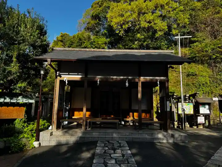 銭洗弁財天宇賀福神社の{uncategorized: "未分類", other: "その他", undefined: "問題あり", building: "その他建物", grave: "お墓", sacred_gate: "鳥居", guardian: "狛犬", statue: "像", buddha: "仏像", history: "歴史", nature: "自然", garden: "庭園", animal: "動物", pagoda: "塔", temizu: "手水舎", mountain_gate: "山門・神門", sanctuary: "本殿・本堂", subordinate: "末社・摂社", art: "芸術", scenery: "景色", jizo: "地蔵", ema: "絵馬", goshuin: "御朱印", omikuji: "おみくじ", items: "授与品その他", amulet: "お守り", goshuincho: "御朱印帳", eats: "食事", festival: "お祭り", votive_dance: "神楽", shichigosan: "七五三参", wedding: "結婚式", experience: "体験その他", initially: "初詣", around: "周辺", anti_infection: "感染症対策"}
