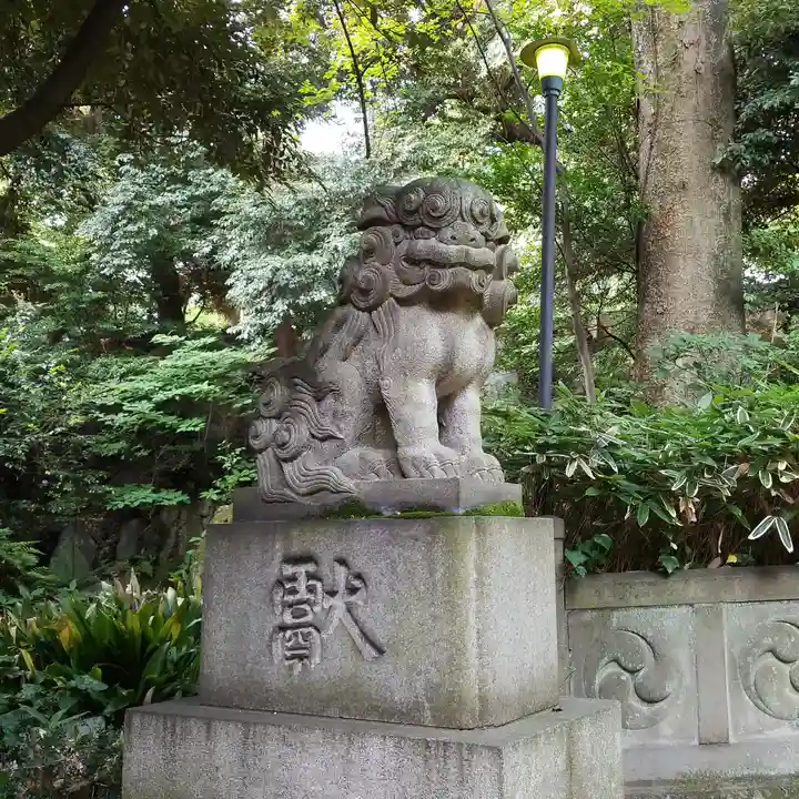 赤坂氷川神社の狛犬