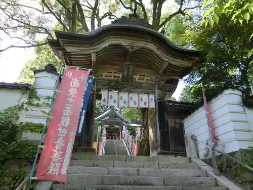 感神院木山寺の山門