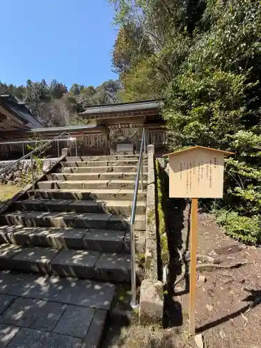 熊野大社の{uncategorized: "未分類", other: "その他", undefined: "問題あり", building: "その他建物", grave: "お墓", sacred_gate: "鳥居", guardian: "狛犬", statue: "像", buddha: "仏像", history: "歴史", nature: "自然", garden: "庭園", animal: "動物", pagoda: "塔", temizu: "手水舎", mountain_gate: "山門・神門", sanctuary: "本殿・本堂", subordinate: "末社・摂社", art: "芸術", scenery: "景色", jizo: "地蔵", ema: "絵馬", goshuin: "御朱印", omikuji: "おみくじ", items: "授与品その他", amulet: "お守り", goshuincho: "御朱印帳", eats: "食事", festival: "お祭り", votive_dance: "神楽", shichigosan: "七五三参", wedding: "結婚式", experience: "体験その他", initially: "初詣", around: "周辺", anti_infection: "感染症対策"}