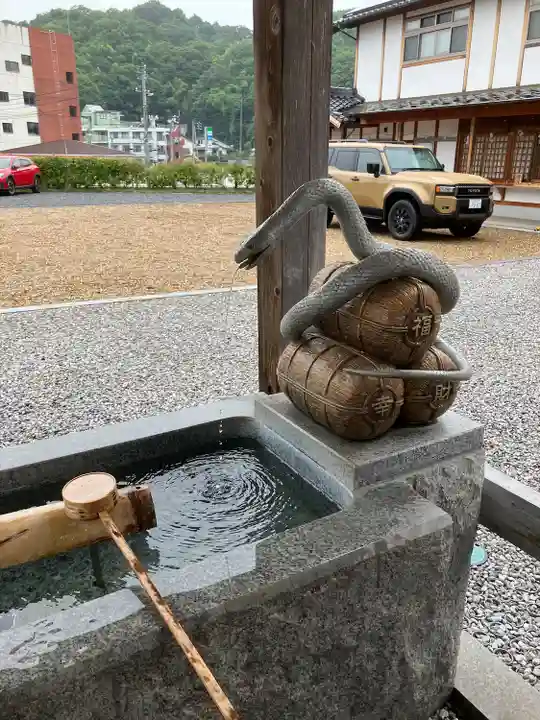 岩国白蛇神社の手水舎