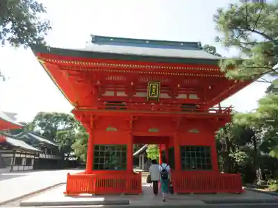 穴八幡宮の山門・神門