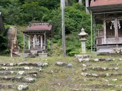 横山神社の{uncategorized: "未分類", other: "その他", undefined: "問題あり", building: "その他建物", grave: "お墓", sacred_gate: "鳥居", guardian: "狛犬", statue: "像", buddha: "仏像", history: "歴史", nature: "自然", garden: "庭園", animal: "動物", pagoda: "塔", temizu: "手水舎", mountain_gate: "山門・神門", sanctuary: "本殿・本堂", subordinate: "末社・摂社", art: "芸術", scenery: "景色", jizo: "地蔵", ema: "絵馬", goshuin: "御朱印", omikuji: "おみくじ", items: "授与品その他", amulet: "お守り", goshuincho: "御朱印帳", eats: "食事", festival: "お祭り", votive_dance: "神楽", shichigosan: "七五三参", wedding: "結婚式", experience: "体験その他", initially: "初詣", around: "周辺", anti_infection: "感染症対策"}