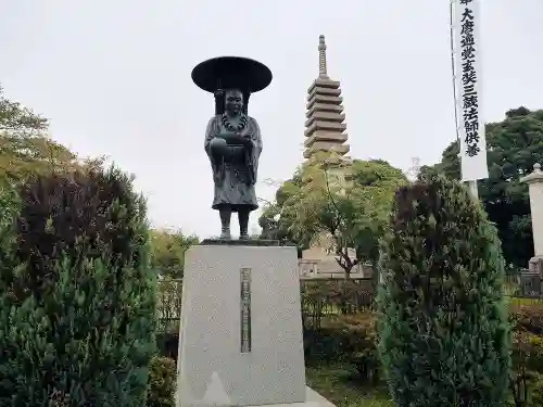 慈恩寺の像