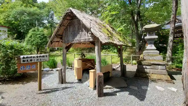 義經神社の手水舎