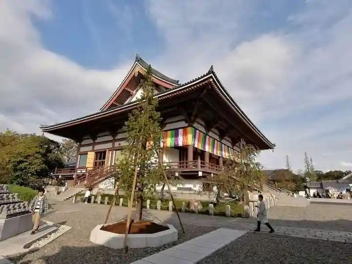 西新井大師総持寺の本殿・本堂