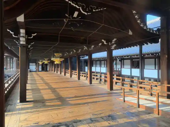 本願寺(西本願寺)の{uncategorized: "未分類", other: "その他", undefined: "問題あり", building: "その他建物", grave: "お墓", sacred_gate: "鳥居", guardian: "狛犬", statue: "像", buddha: "仏像", history: "歴史", nature: "自然", garden: "庭園", animal: "動物", pagoda: "塔", temizu: "手水舎", mountain_gate: "山門・神門", sanctuary: "本殿・本堂", subordinate: "末社・摂社", art: "芸術", scenery: "景色", jizo: "地蔵", ema: "絵馬", goshuin: "御朱印", omikuji: "おみくじ", items: "授与品その他", amulet: "お守り", goshuincho: "御朱印帳", eats: "食事", festival: "お祭り", votive_dance: "神楽", shichigosan: "七五三参", wedding: "結婚式", experience: "体験その他", initially: "初詣", around: "周辺", anti_infection: "感染症対策"}