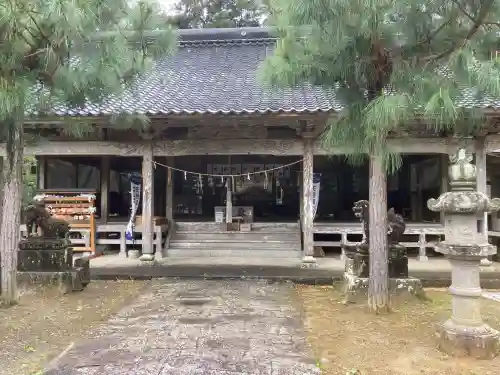 糸島市宇美八幡宮の{uncategorized: "未分類", other: "その他", undefined: "問題あり", building: "その他建物", grave: "お墓", sacred_gate: "鳥居", guardian: "狛犬", statue: "像", buddha: "仏像", history: "歴史", nature: "自然", garden: "庭園", animal: "動物", pagoda: "塔", temizu: "手水舎", mountain_gate: "山門・神門", sanctuary: "本殿・本堂", subordinate: "末社・摂社", art: "芸術", scenery: "景色", jizo: "地蔵", ema: "絵馬", goshuin: "御朱印", omikuji: "おみくじ", items: "授与品その他", amulet: "お守り", goshuincho: "御朱印帳", eats: "食事", festival: "お祭り", votive_dance: "神楽", shichigosan: "七五三参", wedding: "結婚式", experience: "体験その他", initially: "初詣", around: "周辺", anti_infection: "感染症対策"}