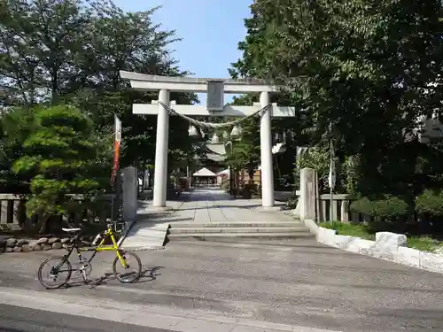 鎮守氷川神社の鳥居