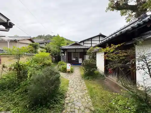 大田神社（賀茂別雷神社境外摂社）の{uncategorized: "未分類", other: "その他", undefined: "問題あり", building: "その他建物", grave: "お墓", sacred_gate: "鳥居", guardian: "狛犬", statue: "像", buddha: "仏像", history: "歴史", nature: "自然", garden: "庭園", animal: "動物", pagoda: "塔", temizu: "手水舎", mountain_gate: "山門・神門", sanctuary: "本殿・本堂", subordinate: "末社・摂社", art: "芸術", scenery: "景色", jizo: "地蔵", ema: "絵馬", goshuin: "御朱印", omikuji: "おみくじ", items: "授与品その他", amulet: "お守り", goshuincho: "御朱印帳", eats: "食事", festival: "お祭り", votive_dance: "神楽", shichigosan: "七五三参", wedding: "結婚式", experience: "体験その他", initially: "初詣", around: "周辺", anti_infection: "感染症対策"}