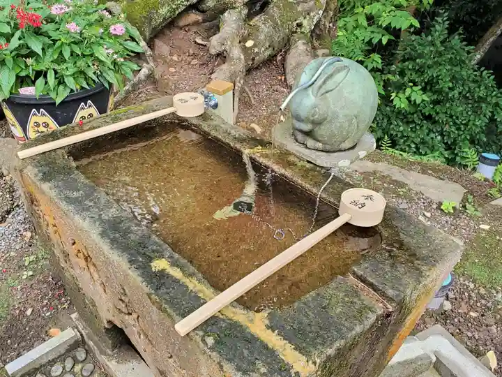 王地山まけきらい稲荷の手水舎