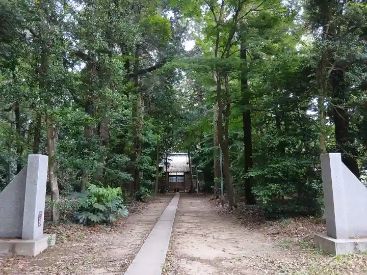 根頭神社の{uncategorized: "未分類", other: "その他", undefined: "問題あり", building: "その他建物", grave: "お墓", sacred_gate: "鳥居", guardian: "狛犬", statue: "像", buddha: "仏像", history: "歴史", nature: "自然", garden: "庭園", animal: "動物", pagoda: "塔", temizu: "手水舎", mountain_gate: "山門・神門", sanctuary: "本殿・本堂", subordinate: "末社・摂社", art: "芸術", scenery: "景色", jizo: "地蔵", ema: "絵馬", goshuin: "御朱印", omikuji: "おみくじ", items: "授与品その他", amulet: "お守り", goshuincho: "御朱印帳", eats: "食事", festival: "お祭り", votive_dance: "神楽", shichigosan: "七五三参", wedding: "結婚式", experience: "体験その他", initially: "初詣", around: "周辺", anti_infection: "感染症対策"}