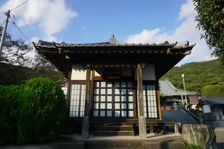 明鏡山龍雲寺の本殿・本堂
