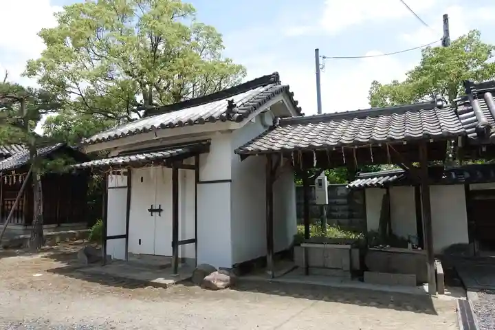 井於神社の手水舎