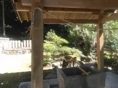 六所神社の手水舎