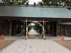 帯廣神社の山門