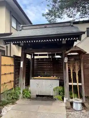 鎮守氷川神社の{uncategorized: "未分類", other: "その他", undefined: "問題あり", building: "その他建物", grave: "お墓", sacred_gate: "鳥居", guardian: "狛犬", statue: "像", buddha: "仏像", history: "歴史", nature: "自然", garden: "庭園", animal: "動物", pagoda: "塔", temizu: "手水舎", mountain_gate: "山門・神門", sanctuary: "本殿・本堂", subordinate: "末社・摂社", art: "芸術", scenery: "景色", jizo: "地蔵", ema: "絵馬", goshuin: "御朱印", omikuji: "おみくじ", items: "授与品その他", amulet: "お守り", goshuincho: "御朱印帳", eats: "食事", festival: "お祭り", votive_dance: "神楽", shichigosan: "七五三参", wedding: "結婚式", experience: "体験その他", initially: "初詣", around: "周辺", anti_infection: "感染症対策"}