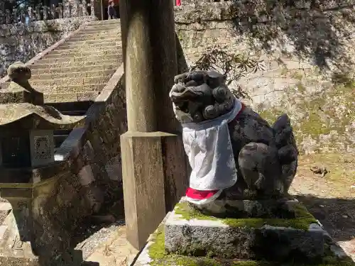 玉置神社の{uncategorized: "未分類", other: "その他", undefined: "問題あり", building: "その他建物", grave: "お墓", sacred_gate: "鳥居", guardian: "狛犬", statue: "像", buddha: "仏像", history: "歴史", nature: "自然", garden: "庭園", animal: "動物", pagoda: "塔", temizu: "手水舎", mountain_gate: "山門・神門", sanctuary: "本殿・本堂", subordinate: "末社・摂社", art: "芸術", scenery: "景色", jizo: "地蔵", ema: "絵馬", goshuin: "御朱印", omikuji: "おみくじ", items: "授与品その他", amulet: "お守り", goshuincho: "御朱印帳", eats: "食事", festival: "お祭り", votive_dance: "神楽", shichigosan: "七五三参", wedding: "結婚式", experience: "体験その他", initially: "初詣", around: "周辺", anti_infection: "感染症対策"}