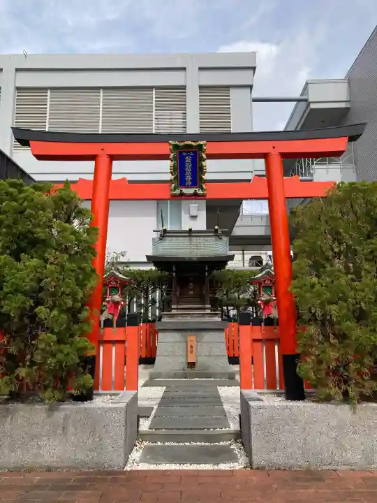 磐船稲荷大明神の{uncategorized: "未分類", other: "その他", undefined: "問題あり", building: "その他建物", grave: "お墓", sacred_gate: "鳥居", guardian: "狛犬", statue: "像", buddha: "仏像", history: "歴史", nature: "自然", garden: "庭園", animal: "動物", pagoda: "塔", temizu: "手水舎", mountain_gate: "山門・神門", sanctuary: "本殿・本堂", subordinate: "末社・摂社", art: "芸術", scenery: "景色", jizo: "地蔵", ema: "絵馬", goshuin: "御朱印", omikuji: "おみくじ", items: "授与品その他", amulet: "お守り", goshuincho: "御朱印帳", eats: "食事", festival: "お祭り", votive_dance: "神楽", shichigosan: "七五三参", wedding: "結婚式", experience: "体験その他", initially: "初詣", around: "周辺", anti_infection: "感染症対策"}