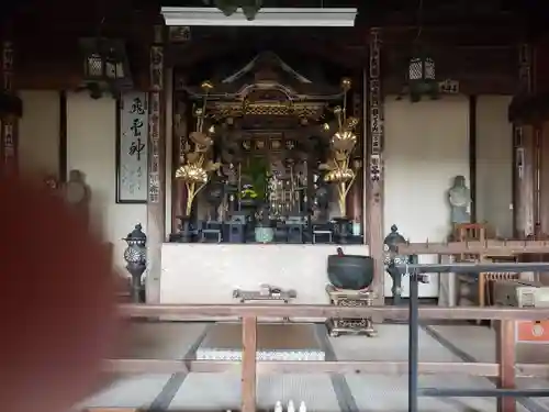 養老寺の本殿・本堂