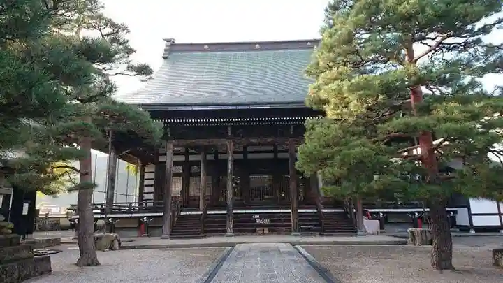 真宗寺の本殿・本堂