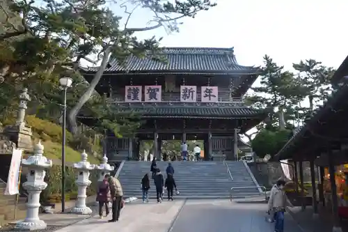 誕生寺の山門