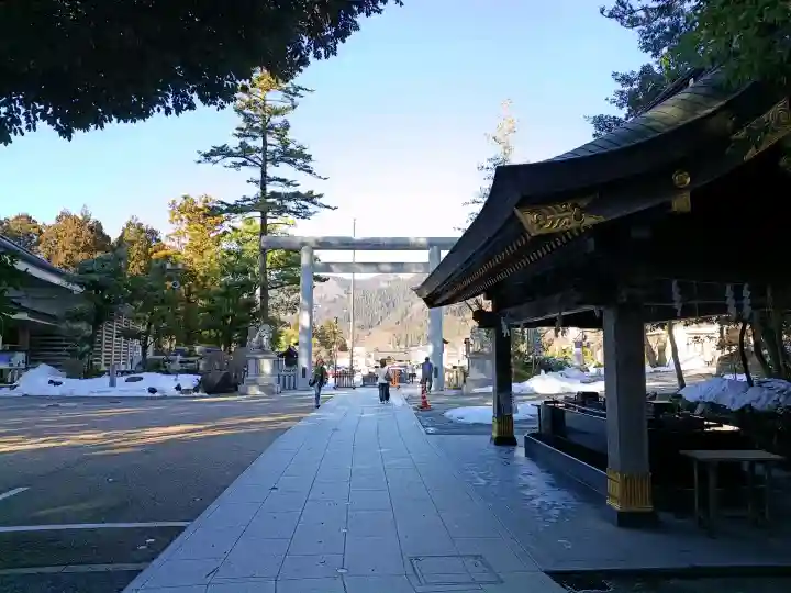白山比咩神社の{uncategorized: "未分類", other: "その他", undefined: "問題あり", building: "その他建物", grave: "お墓", sacred_gate: "鳥居", guardian: "狛犬", statue: "像", buddha: "仏像", history: "歴史", nature: "自然", garden: "庭園", animal: "動物", pagoda: "塔", temizu: "手水舎", mountain_gate: "山門・神門", sanctuary: "本殿・本堂", subordinate: "末社・摂社", art: "芸術", scenery: "景色", jizo: "地蔵", ema: "絵馬", goshuin: "御朱印", omikuji: "おみくじ", items: "授与品その他", amulet: "お守り", goshuincho: "御朱印帳", eats: "食事", festival: "お祭り", votive_dance: "神楽", shichigosan: "七五三参", wedding: "結婚式", experience: "体験その他", initially: "初詣", around: "周辺", anti_infection: "感染症対策"}