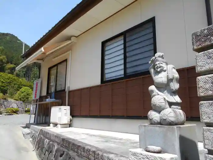 眞弓神社の建物その他