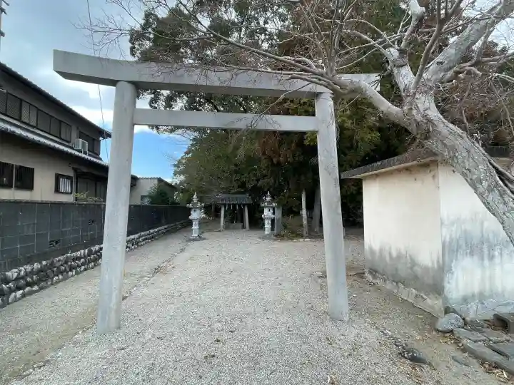 奈々美神社の{uncategorized: "未分類", other: "その他", undefined: "問題あり", building: "その他建物", grave: "お墓", sacred_gate: "鳥居", guardian: "狛犬", statue: "像", buddha: "仏像", history: "歴史", nature: "自然", garden: "庭園", animal: "動物", pagoda: "塔", temizu: "手水舎", mountain_gate: "山門・神門", sanctuary: "本殿・本堂", subordinate: "末社・摂社", art: "芸術", scenery: "景色", jizo: "地蔵", ema: "絵馬", goshuin: "御朱印", omikuji: "おみくじ", items: "授与品その他", amulet: "お守り", goshuincho: "御朱印帳", eats: "食事", festival: "お祭り", votive_dance: "神楽", shichigosan: "七五三参", wedding: "結婚式", experience: "体験その他", initially: "初詣", around: "周辺", anti_infection: "感染症対策"}