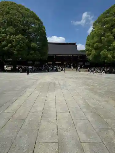 明治神宮の{uncategorized: "未分類", other: "その他", undefined: "問題あり", building: "その他建物", grave: "お墓", sacred_gate: "鳥居", guardian: "狛犬", statue: "像", buddha: "仏像", history: "歴史", nature: "自然", garden: "庭園", animal: "動物", pagoda: "塔", temizu: "手水舎", mountain_gate: "山門・神門", sanctuary: "本殿・本堂", subordinate: "末社・摂社", art: "芸術", scenery: "景色", jizo: "地蔵", ema: "絵馬", goshuin: "御朱印", omikuji: "おみくじ", items: "授与品その他", amulet: "お守り", goshuincho: "御朱印帳", eats: "食事", festival: "お祭り", votive_dance: "神楽", shichigosan: "七五三参", wedding: "結婚式", experience: "体験その他", initially: "初詣", around: "周辺", anti_infection: "感染症対策"}