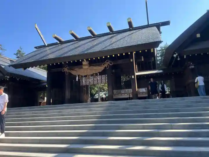 北海道神宮の{uncategorized: "未分類", other: "その他", undefined: "問題あり", building: "その他建物", grave: "お墓", sacred_gate: "鳥居", guardian: "狛犬", statue: "像", buddha: "仏像", history: "歴史", nature: "自然", garden: "庭園", animal: "動物", pagoda: "塔", temizu: "手水舎", mountain_gate: "山門・神門", sanctuary: "本殿・本堂", subordinate: "末社・摂社", art: "芸術", scenery: "景色", jizo: "地蔵", ema: "絵馬", goshuin: "御朱印", omikuji: "おみくじ", items: "授与品その他", amulet: "お守り", goshuincho: "御朱印帳", eats: "食事", festival: "お祭り", votive_dance: "神楽", shichigosan: "七五三参", wedding: "結婚式", experience: "体験その他", initially: "初詣", around: "周辺", anti_infection: "感染症対策"}