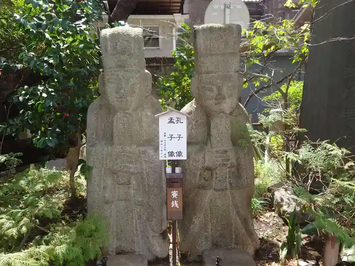 七社神社の像