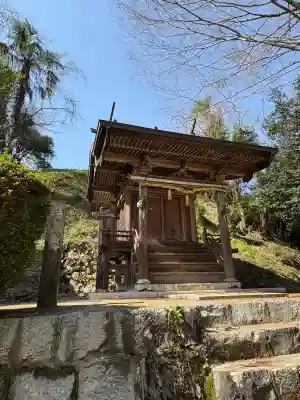 折居神社の{uncategorized: "未分類", other: "その他", undefined: "問題あり", building: "その他建物", grave: "お墓", sacred_gate: "鳥居", guardian: "狛犬", statue: "像", buddha: "仏像", history: "歴史", nature: "自然", garden: "庭園", animal: "動物", pagoda: "塔", temizu: "手水舎", mountain_gate: "山門・神門", sanctuary: "本殿・本堂", subordinate: "末社・摂社", art: "芸術", scenery: "景色", jizo: "地蔵", ema: "絵馬", goshuin: "御朱印", omikuji: "おみくじ", items: "授与品その他", amulet: "お守り", goshuincho: "御朱印帳", eats: "食事", festival: "お祭り", votive_dance: "神楽", shichigosan: "七五三参", wedding: "結婚式", experience: "体験その他", initially: "初詣", around: "周辺", anti_infection: "感染症対策"}