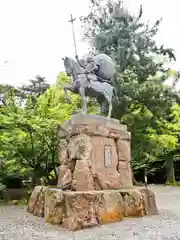 尾山神社の像