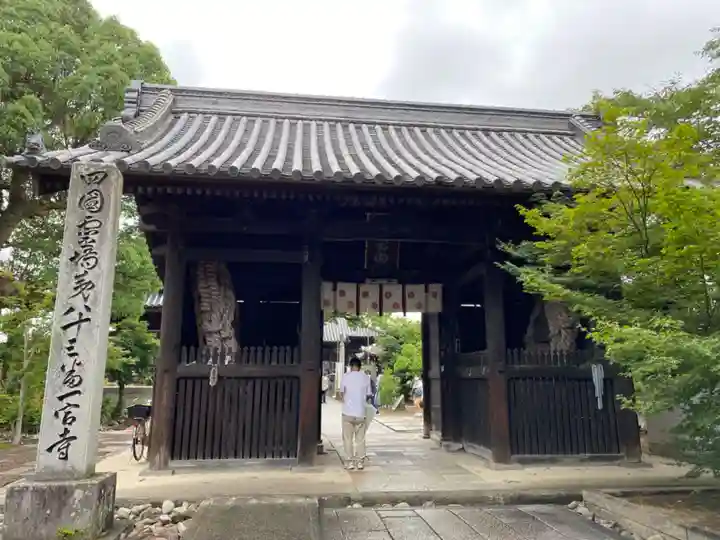 一宮寺の山門・神門