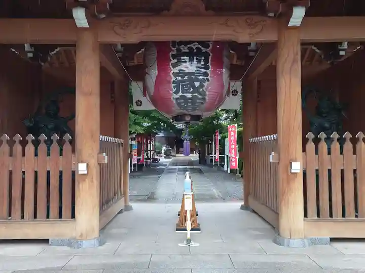 日限地蔵尊 観音院の山門・神門