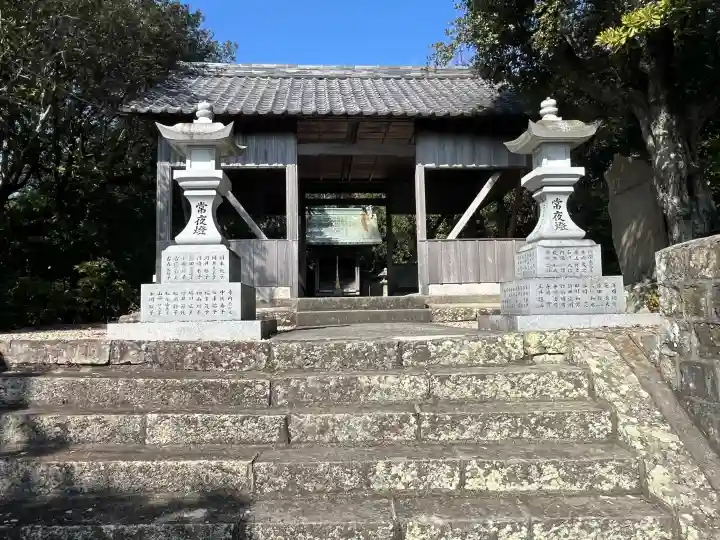 福良八幡神社の{uncategorized: "未分類", other: "その他", undefined: "問題あり", building: "その他建物", grave: "お墓", sacred_gate: "鳥居", guardian: "狛犬", statue: "像", buddha: "仏像", history: "歴史", nature: "自然", garden: "庭園", animal: "動物", pagoda: "塔", temizu: "手水舎", mountain_gate: "山門・神門", sanctuary: "本殿・本堂", subordinate: "末社・摂社", art: "芸術", scenery: "景色", jizo: "地蔵", ema: "絵馬", goshuin: "御朱印", omikuji: "おみくじ", items: "授与品その他", amulet: "お守り", goshuincho: "御朱印帳", eats: "食事", festival: "お祭り", votive_dance: "神楽", shichigosan: "七五三参", wedding: "結婚式", experience: "体験その他", initially: "初詣", around: "周辺", anti_infection: "感染症対策"}