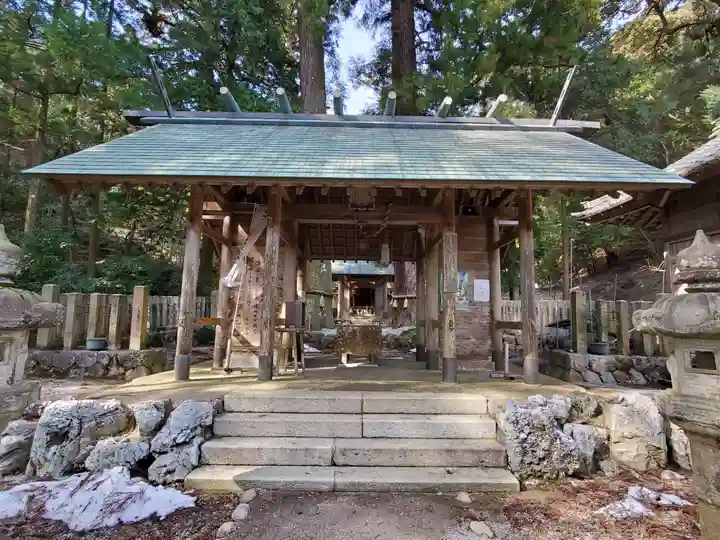 鳴谷神社の本殿・本堂