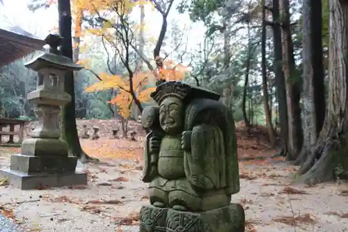 諏訪神社の像