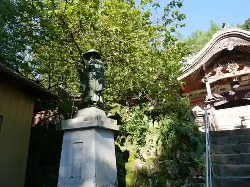 清滝寺の像