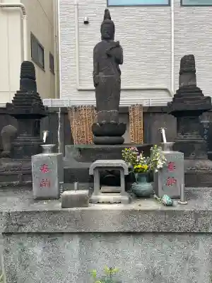 花岳院の{uncategorized: "未分類", other: "その他", undefined: "問題あり", building: "その他建物", grave: "お墓", sacred_gate: "鳥居", guardian: "狛犬", statue: "像", buddha: "仏像", history: "歴史", nature: "自然", garden: "庭園", animal: "動物", pagoda: "塔", temizu: "手水舎", mountain_gate: "山門・神門", sanctuary: "本殿・本堂", subordinate: "末社・摂社", art: "芸術", scenery: "景色", jizo: "地蔵", ema: "絵馬", goshuin: "御朱印", omikuji: "おみくじ", items: "授与品その他", amulet: "お守り", goshuincho: "御朱印帳", eats: "食事", festival: "お祭り", votive_dance: "神楽", shichigosan: "七五三参", wedding: "結婚式", experience: "体験その他", initially: "初詣", around: "周辺", anti_infection: "感染症対策"}