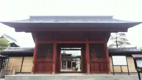 一乗院の山門