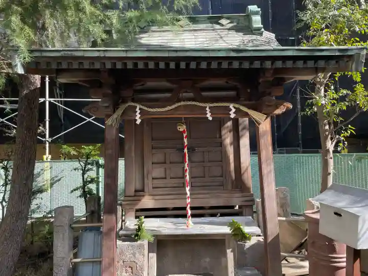 三峯神社の{uncategorized: "未分類", other: "その他", undefined: "問題あり", building: "その他建物", grave: "お墓", sacred_gate: "鳥居", guardian: "狛犬", statue: "像", buddha: "仏像", history: "歴史", nature: "自然", garden: "庭園", animal: "動物", pagoda: "塔", temizu: "手水舎", mountain_gate: "山門・神門", sanctuary: "本殿・本堂", subordinate: "末社・摂社", art: "芸術", scenery: "景色", jizo: "地蔵", ema: "絵馬", goshuin: "御朱印", omikuji: "おみくじ", items: "授与品その他", amulet: "お守り", goshuincho: "御朱印帳", eats: "食事", festival: "お祭り", votive_dance: "神楽", shichigosan: "七五三参", wedding: "結婚式", experience: "体験その他", initially: "初詣", around: "周辺", anti_infection: "感染症対策"}