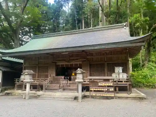 丹生川上神社（下社）の{uncategorized: "未分類", other: "その他", undefined: "問題あり", building: "その他建物", grave: "お墓", sacred_gate: "鳥居", guardian: "狛犬", statue: "像", buddha: "仏像", history: "歴史", nature: "自然", garden: "庭園", animal: "動物", pagoda: "塔", temizu: "手水舎", mountain_gate: "山門・神門", sanctuary: "本殿・本堂", subordinate: "末社・摂社", art: "芸術", scenery: "景色", jizo: "地蔵", ema: "絵馬", goshuin: "御朱印", omikuji: "おみくじ", items: "授与品その他", amulet: "お守り", goshuincho: "御朱印帳", eats: "食事", festival: "お祭り", votive_dance: "神楽", shichigosan: "七五三参", wedding: "結婚式", experience: "体験その他", initially: "初詣", around: "周辺", anti_infection: "感染症対策"}